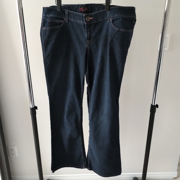 EUC Torrid Dark Wash Flare Jeans 22T - Picture 1 of 10